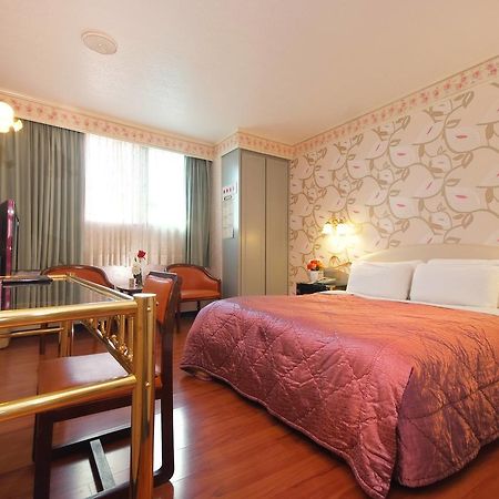 Chiao Yuan Hotel Fengyuan Dış mekan fotoğraf